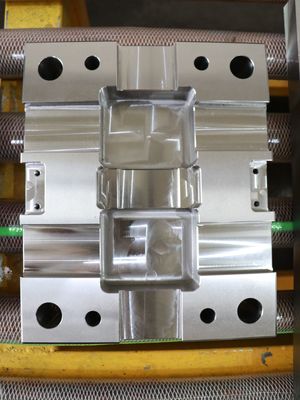 ฐานแม่พิมพ์พลาสติกกลึง CNC กลึงอย่างแม่นยำ ISO9001:2015